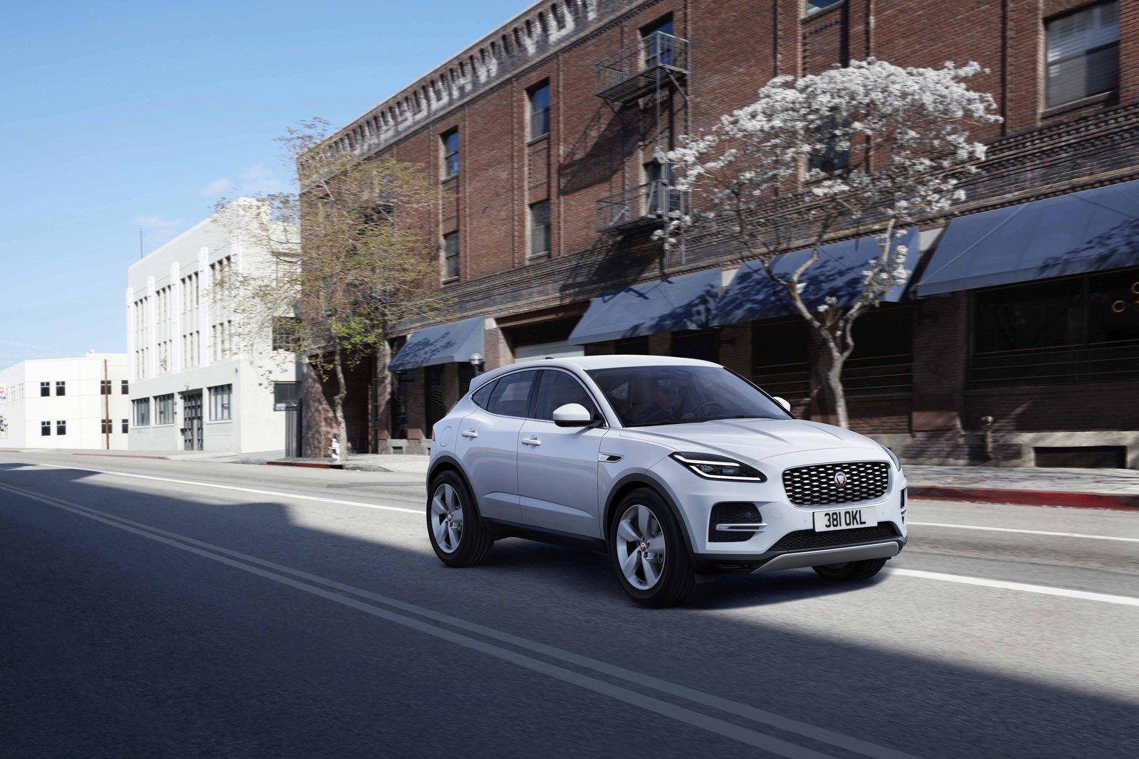 Jaguar E-Pace PHEV 2021 - exterior, front 3q urban, Global / EV Query only market