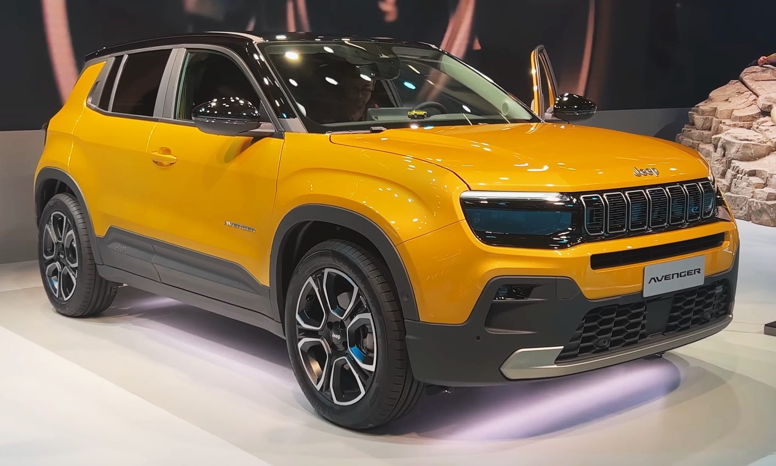 Jeep Avenger Electric 2023 - exterior, front 3q show floor, Europe / EV Query only market