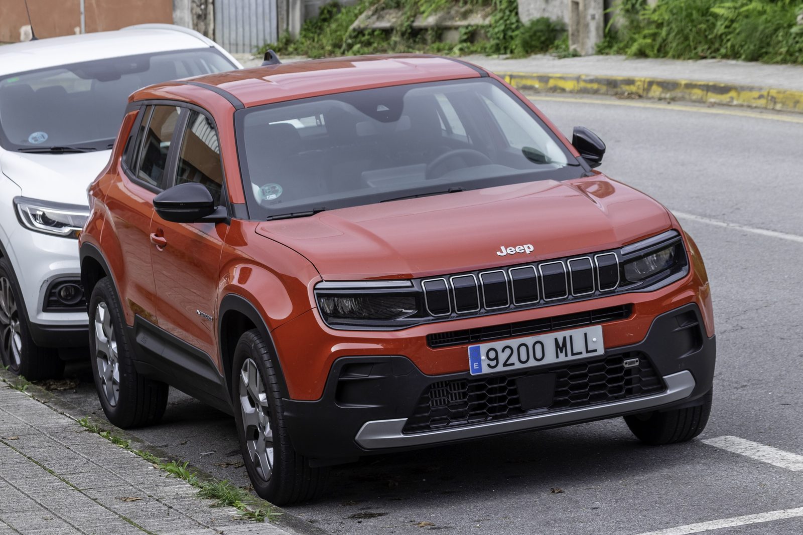 Jeep Avenger Electric 2023 - exterior, front 3q orange, Europe / EV Query only market