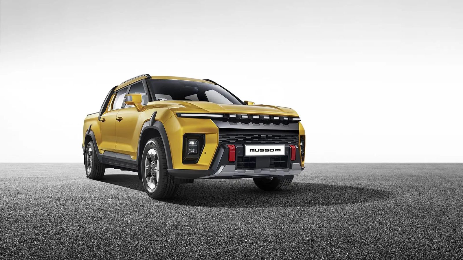 KGM Musso EV 2025 - exterior, front 3q studio, eu_reference market