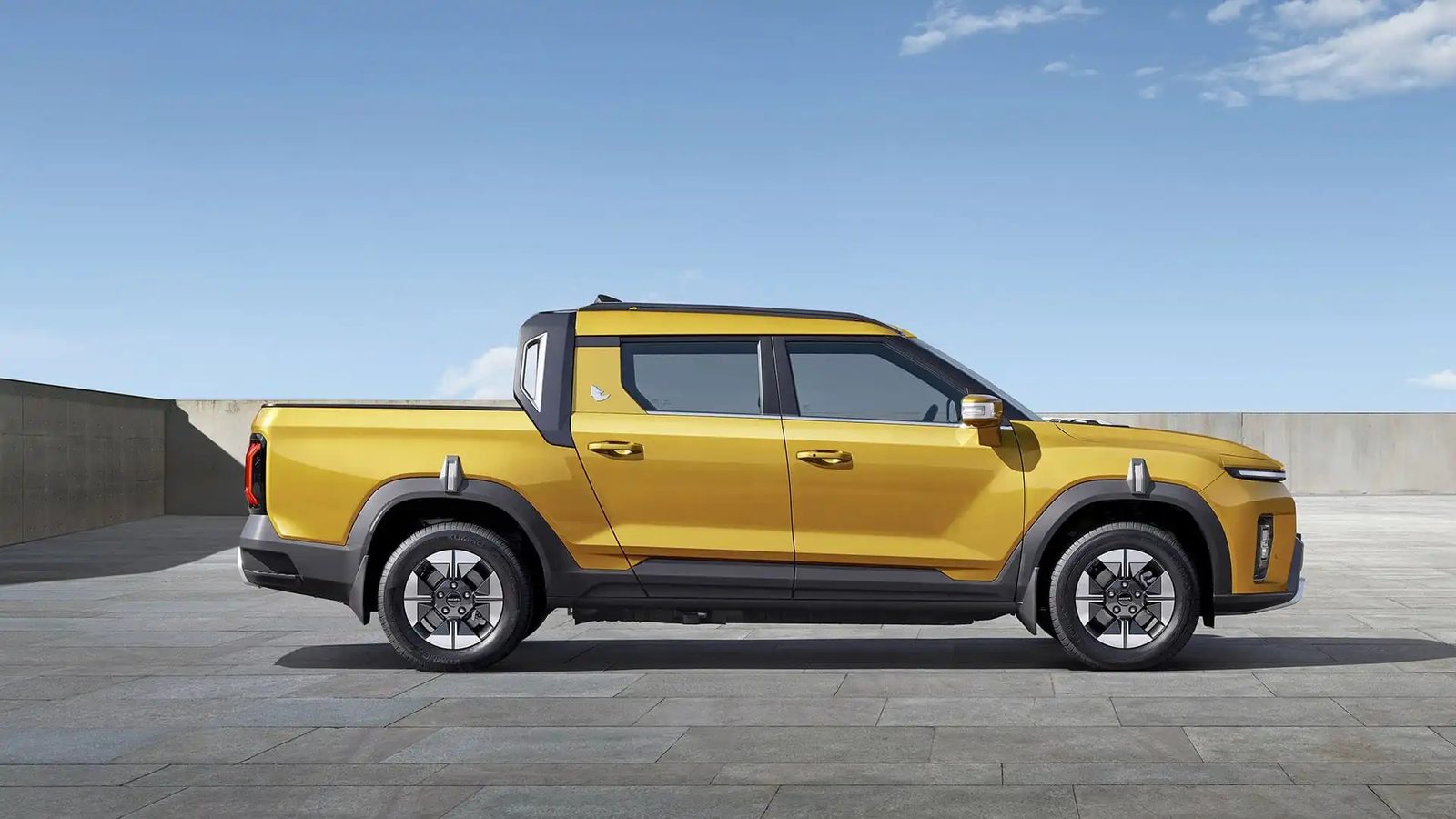 KGM Musso EV 2025 - exterior, side profile studio, eu_reference market