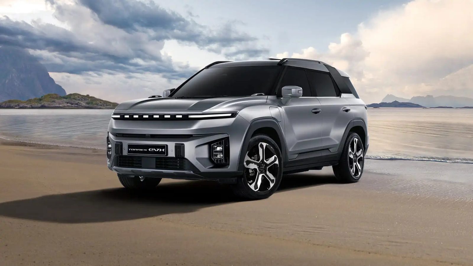 KGM Torres EVX 2023 - exterior, front 3q silver, eu_reference market