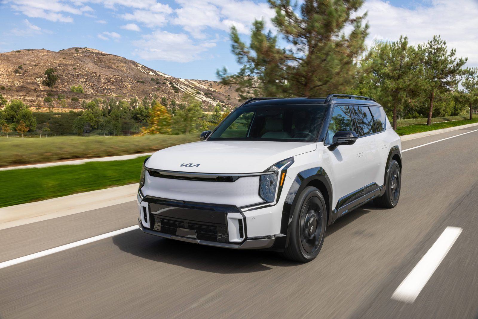 Kia EV9 Global 2026 — экстерьер, вид спереди 3/4, рынок US / global official press media
