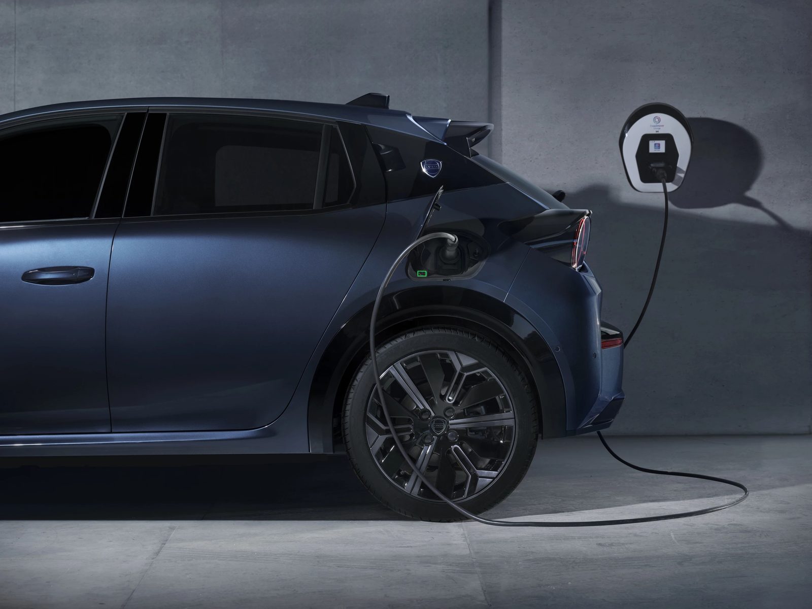 Lancia Ypsilon Electric 2025 - exterior, charging context, Europe / EV Query only market
