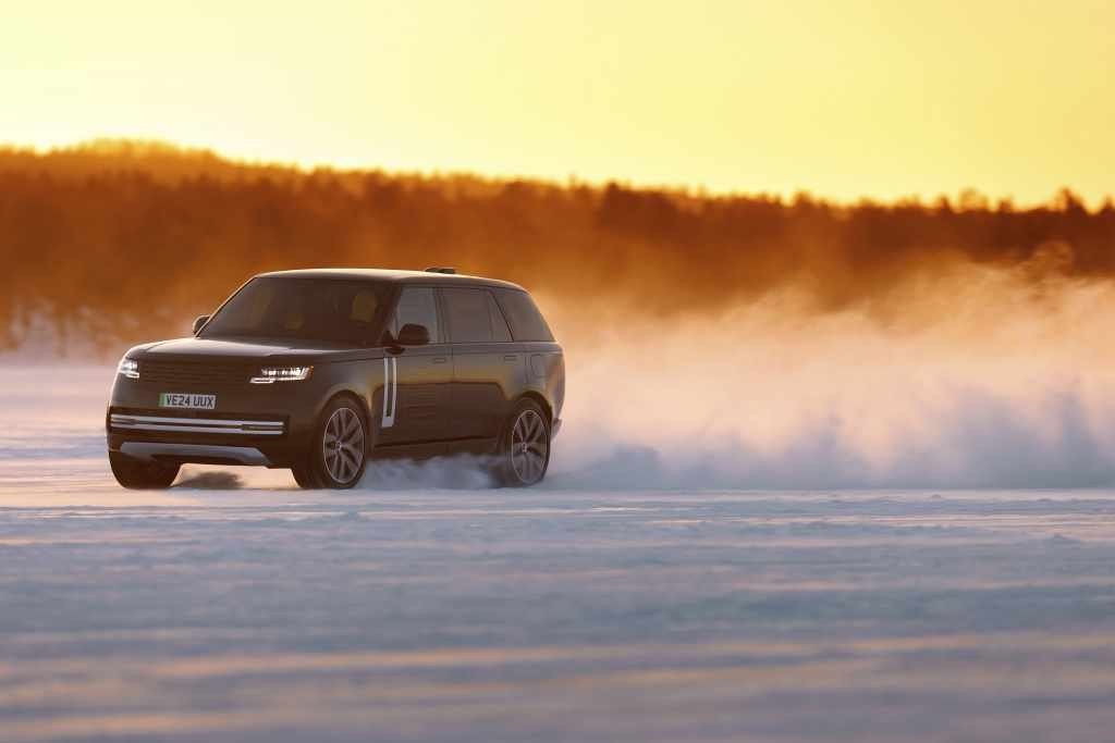Land Rover Range Rover Electric 2026 - main model photo, exterior, front 3q ice testing, Global / EV Query only market