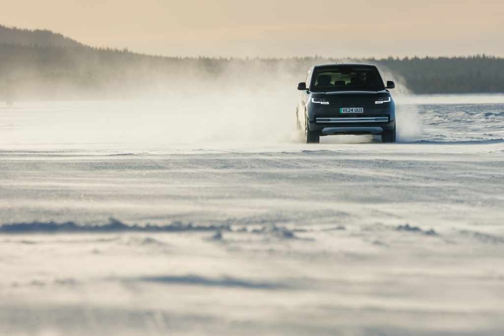 Land Rover Range Rover Electric 2026 - exterior, rear view testing, Global / EV Query only market