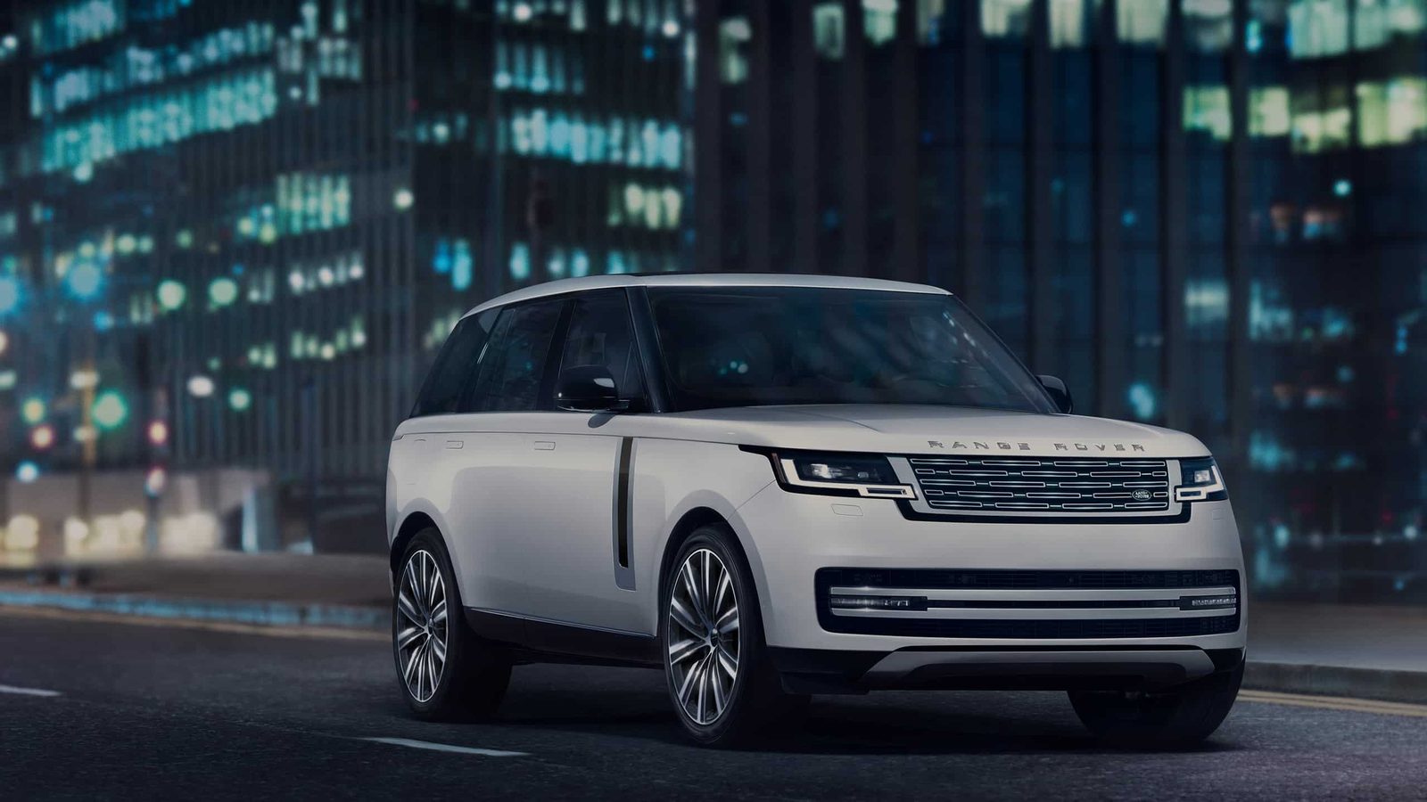 Land Rover Range Rover PHEV Global 2022 - exterior, night front three quarter, Global/US/UK reference market