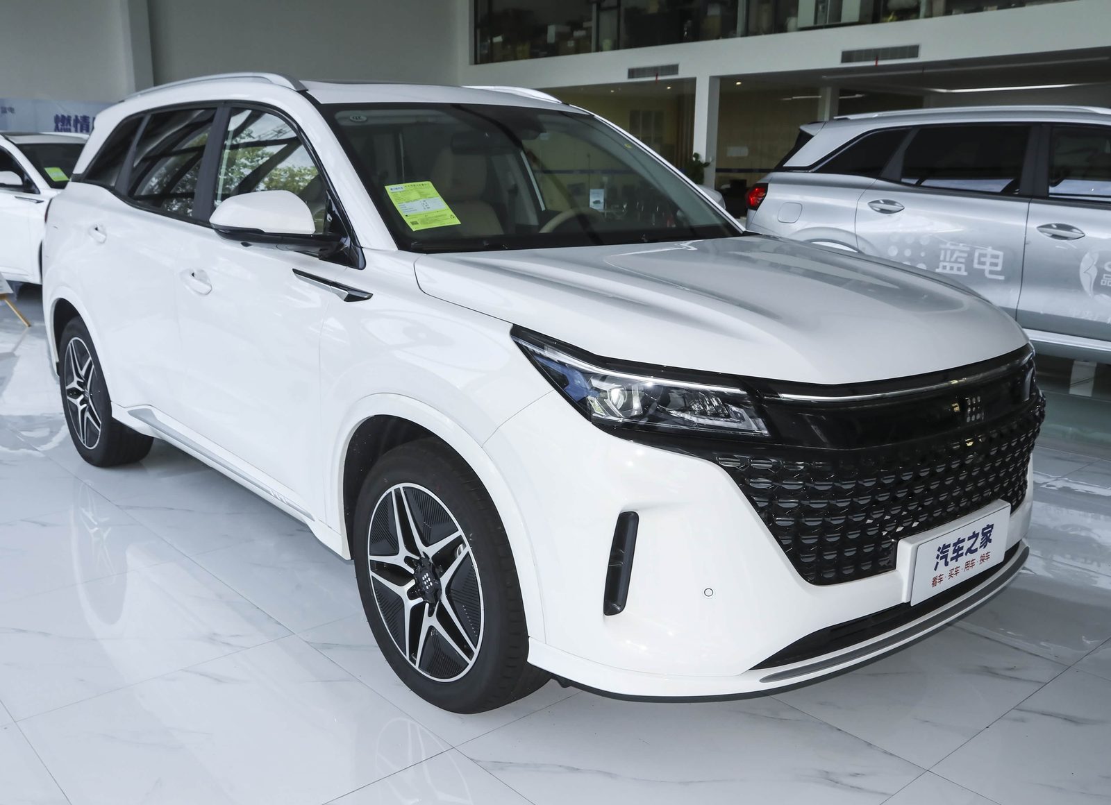 Landian E5 PHEV 2024 - exterior, front 3q alt 2, China market