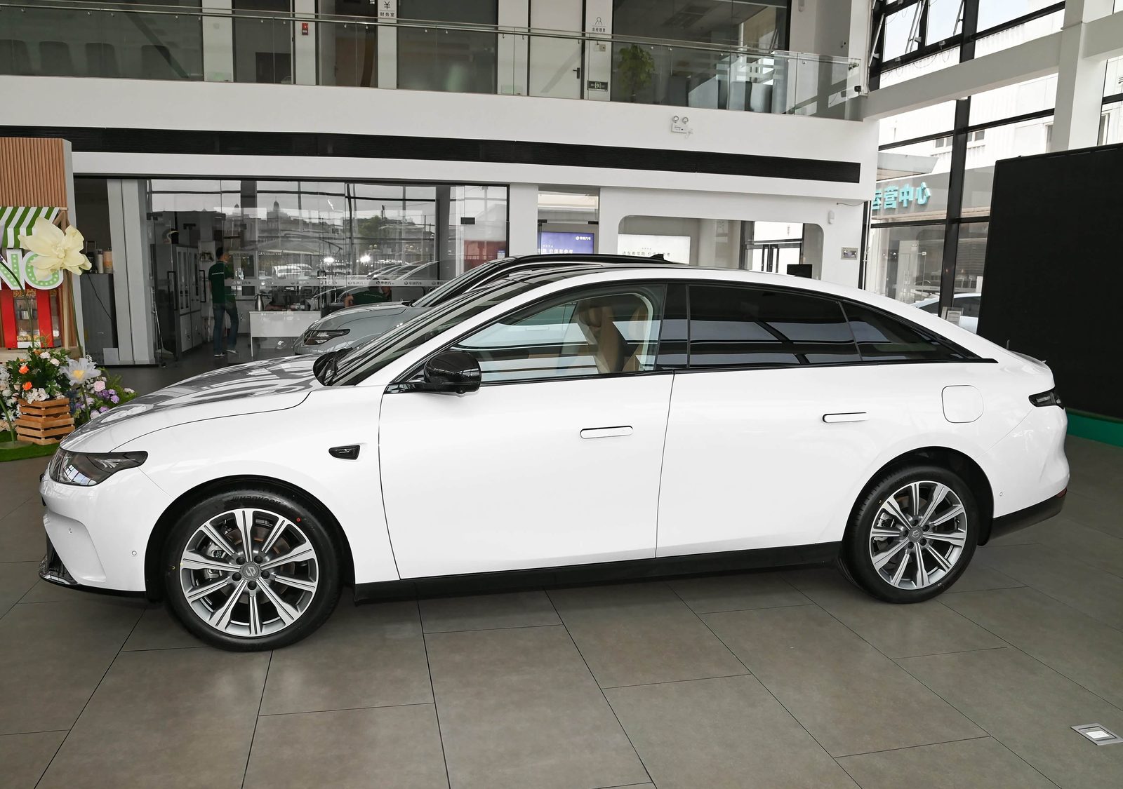 Leapmotor C01 EREV 2024 - exterior, side showroom, China market