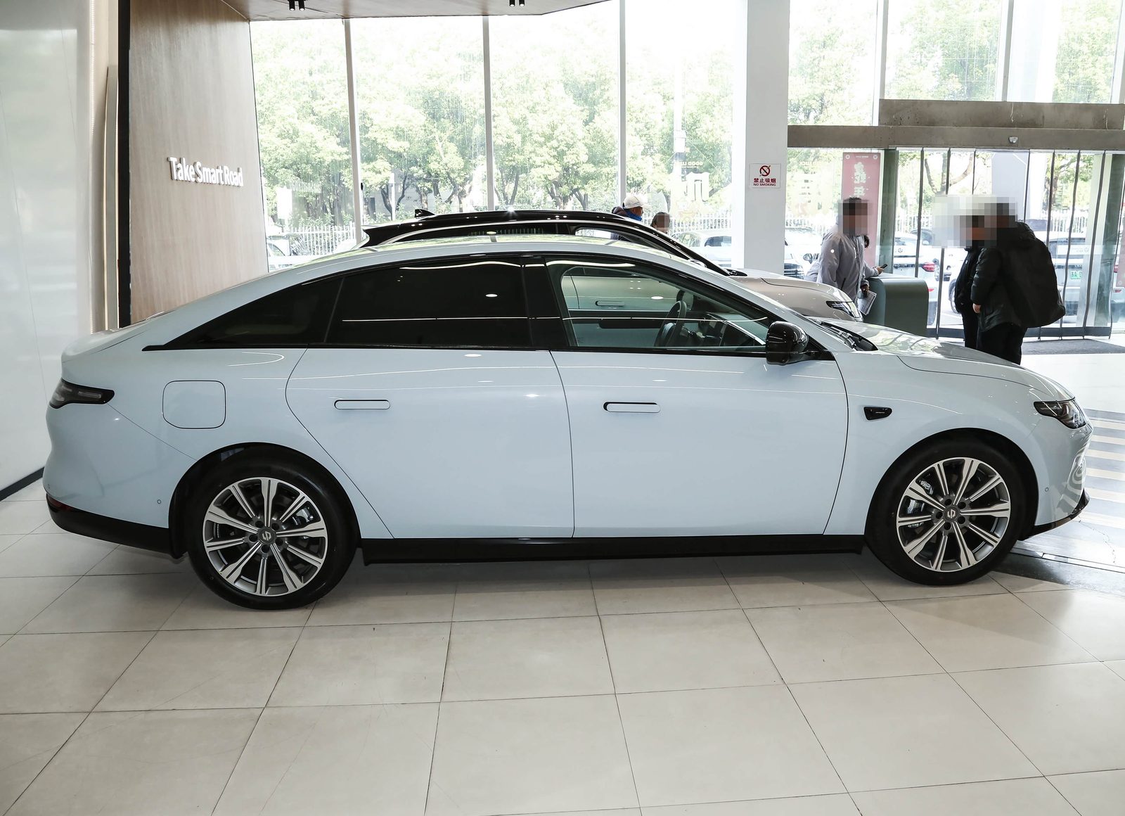 Leapmotor C01 EV 2024 - exterior, side showroom, China market