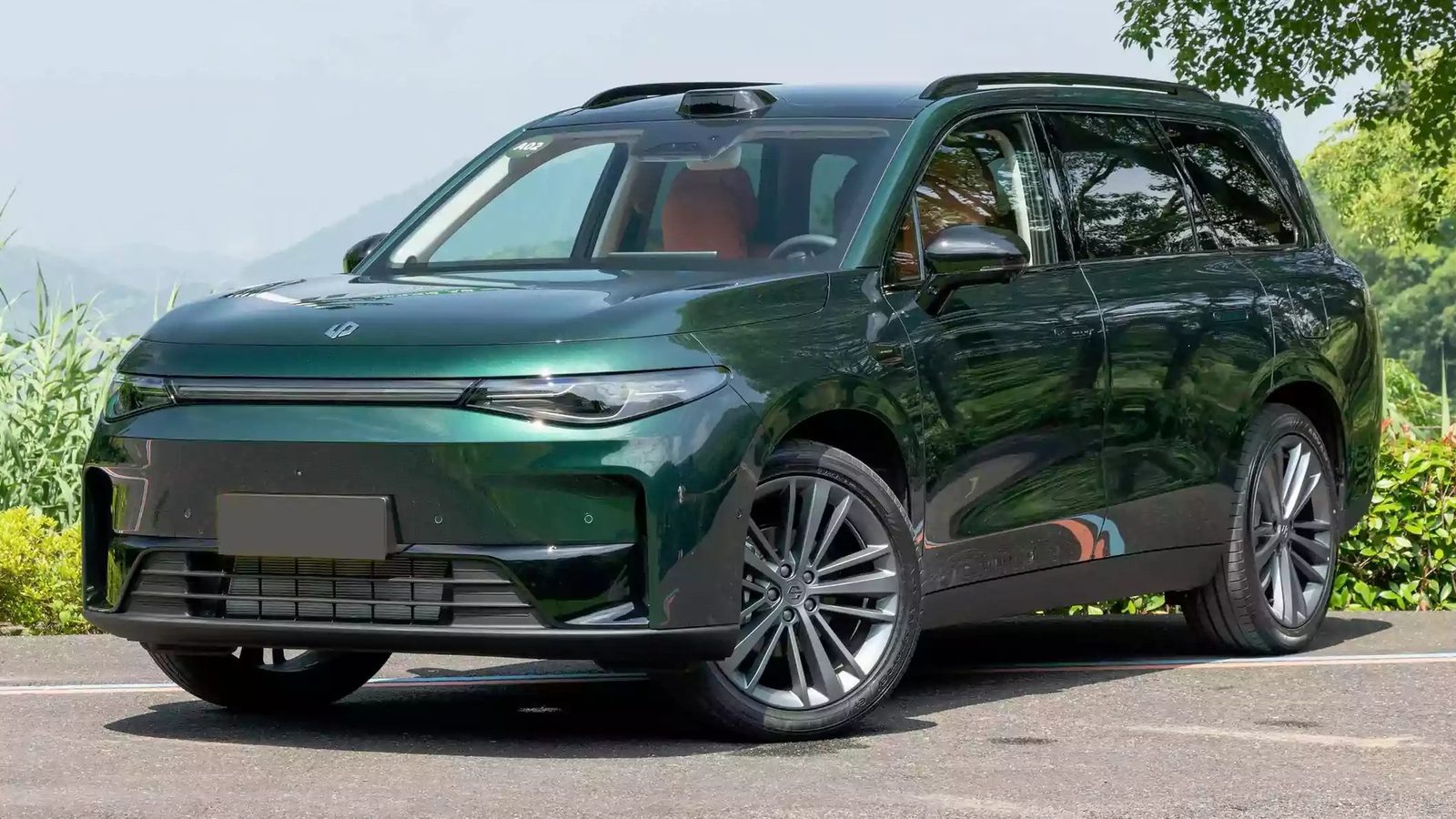 Leapmotor C16 BEV 2025 - exterior, front three-quarter view