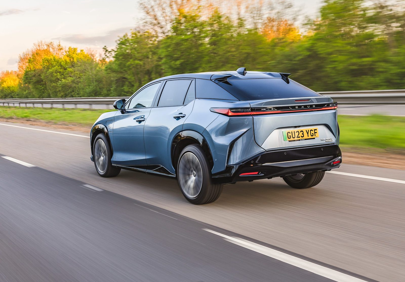 Lexus RZ 2023 — экстерьер, вид сбоку, рынок internal_mvp