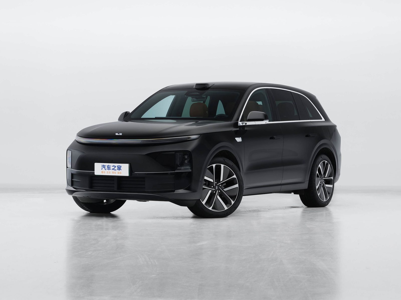 Li Auto L6 First Generation 2024 - main model photo, exterior, front three-quarter view, China exact-trim generation reference market