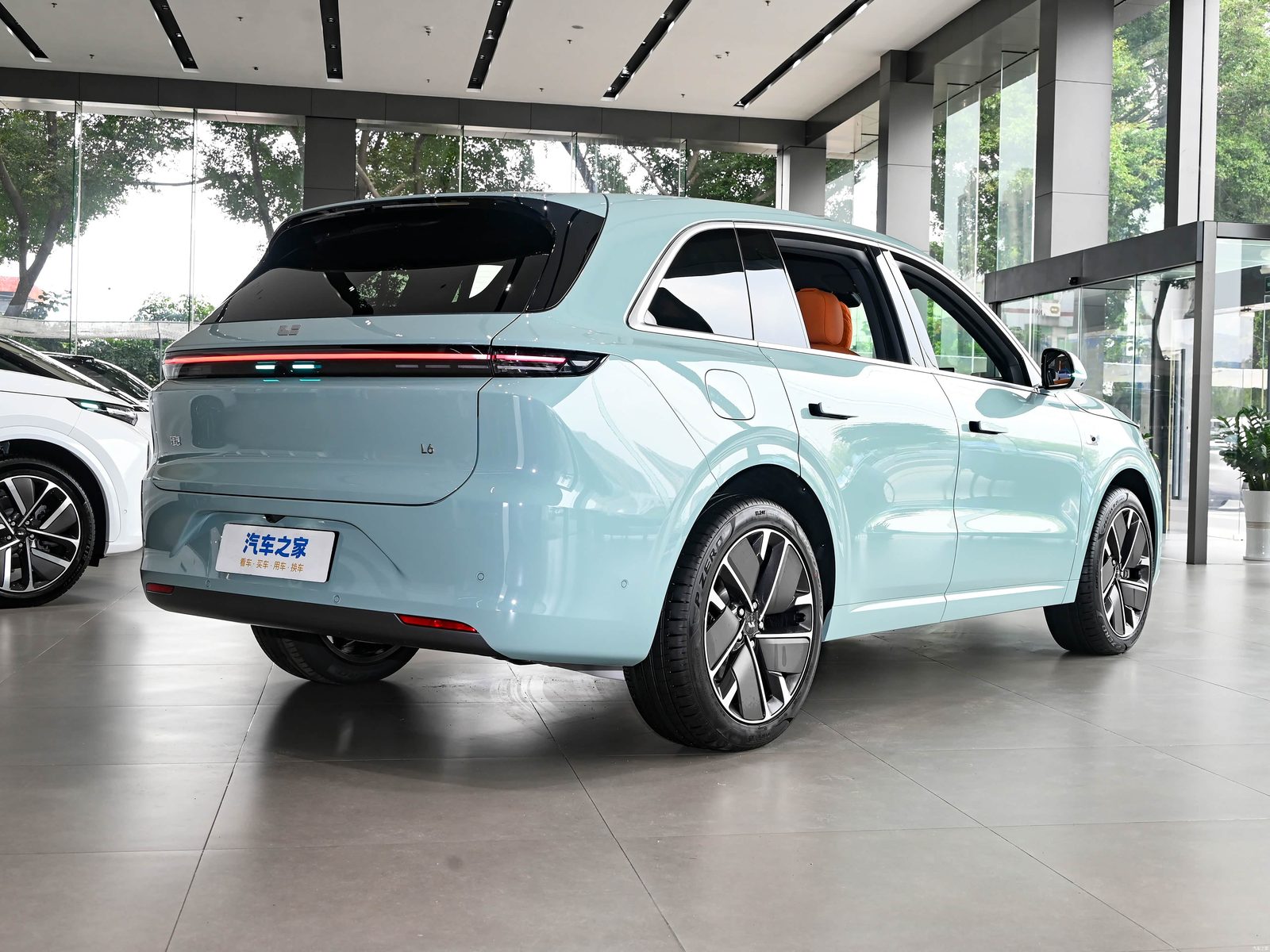 Li Auto L6 Smart Refresh 2025 - exterior, gallery, China exact-trim generation reference market