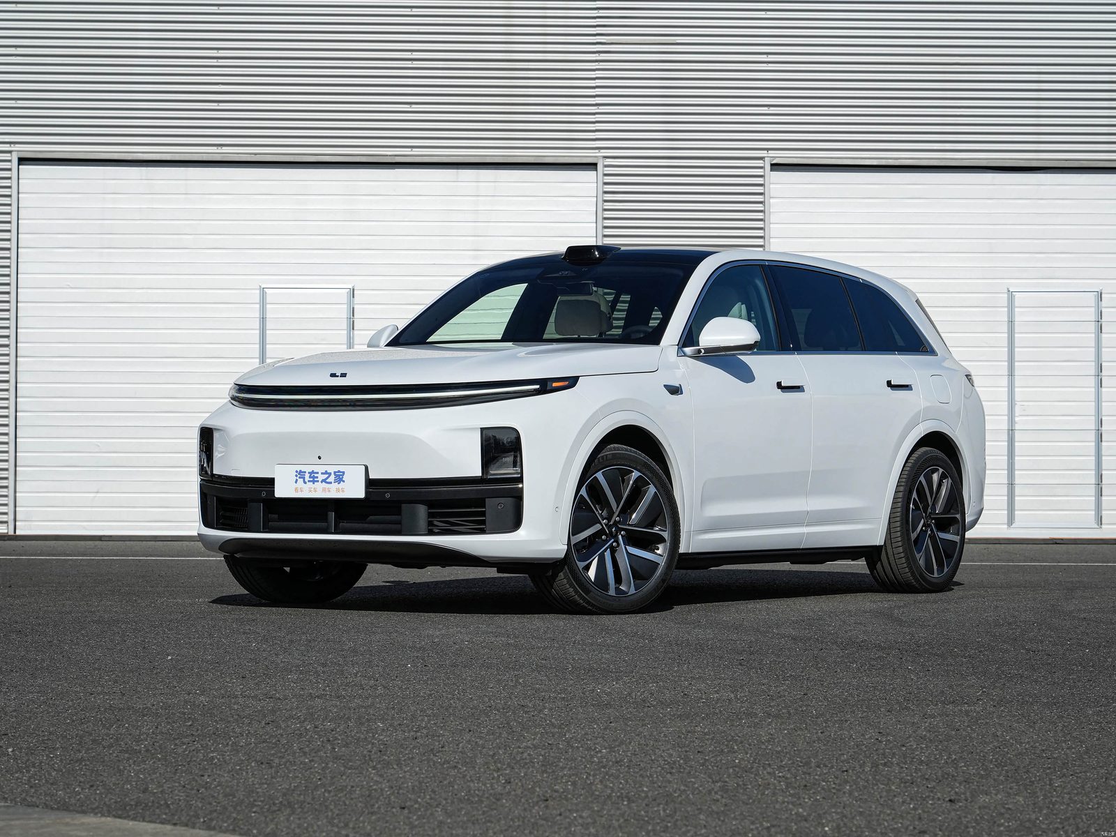 Li Auto L7 First Generation 2023 - main model photo, exterior, front three-quarter view, China exact-trim generation reference market