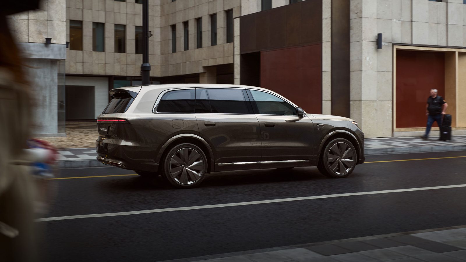 Li Auto L9 Livis 2026 - exterior, side urban, china market