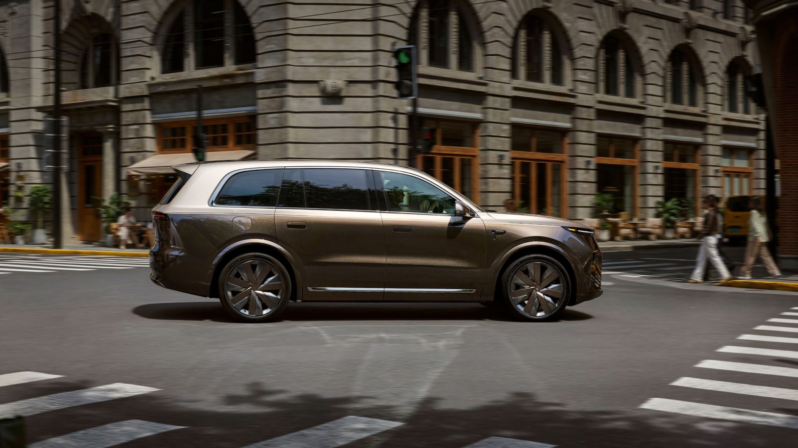 Li Auto L9 Livis 2026 - exterior, side motion, china market