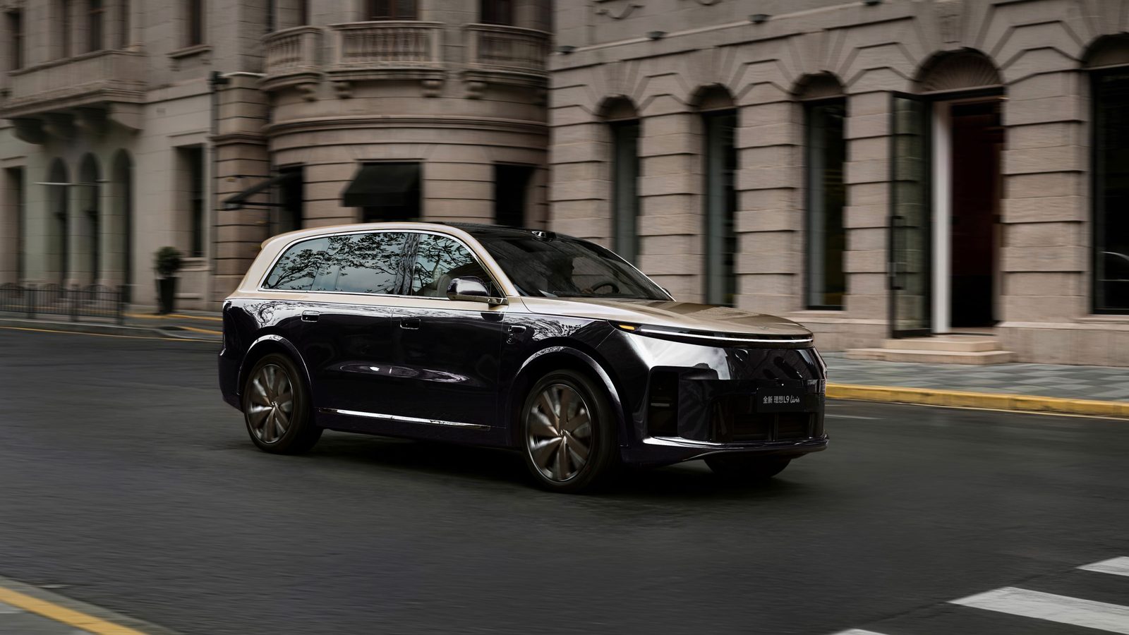 Li Auto L9 Livis 2026 - exterior, front 3q motion, china market