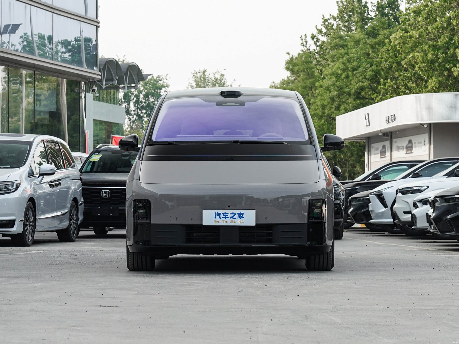 Li Auto Mega Smart Refresh 2025 - exterior, gallery, China exact-trim generation reference market
