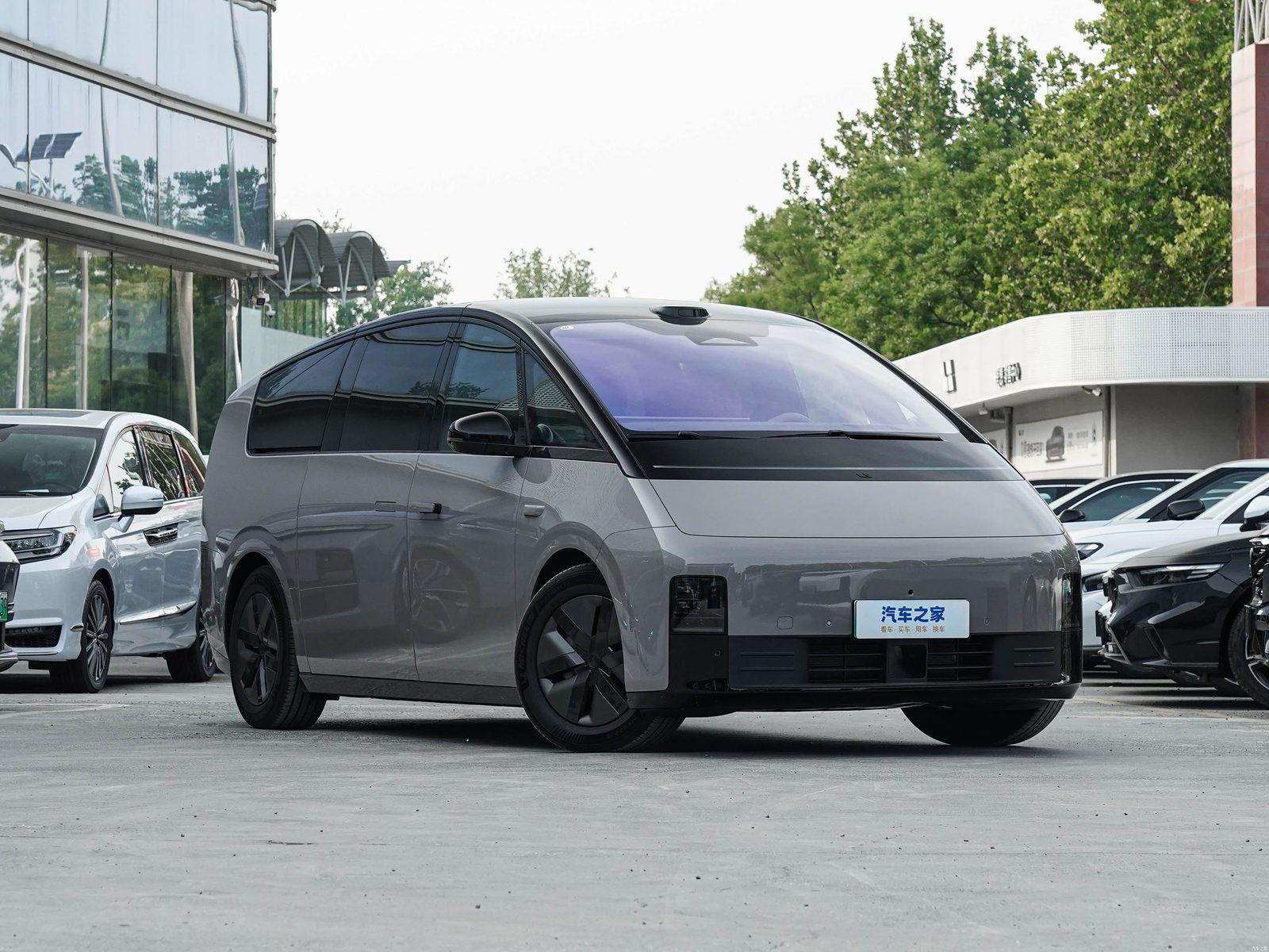 Li Auto Mega Smart Refresh 2025 - exterior, gallery, China exact-trim generation reference market