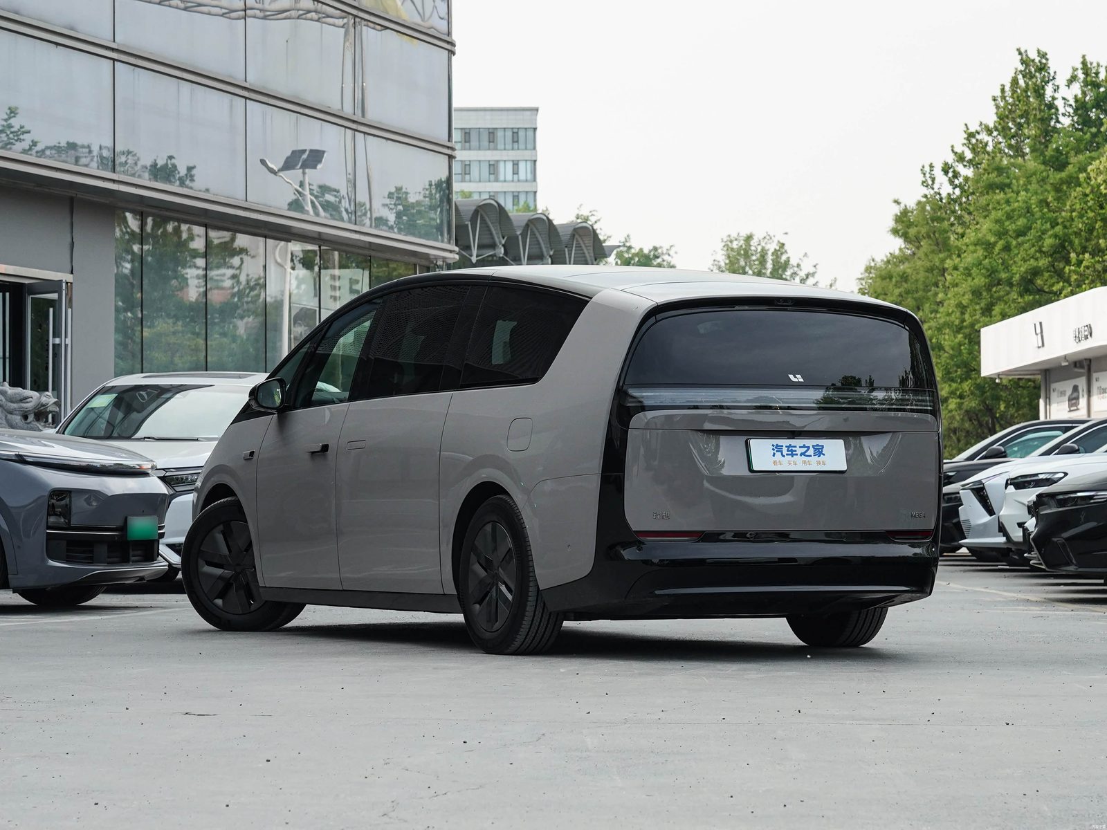 Li Auto Mega Smart Refresh 2025 - exterior, gallery, China exact-trim generation reference market