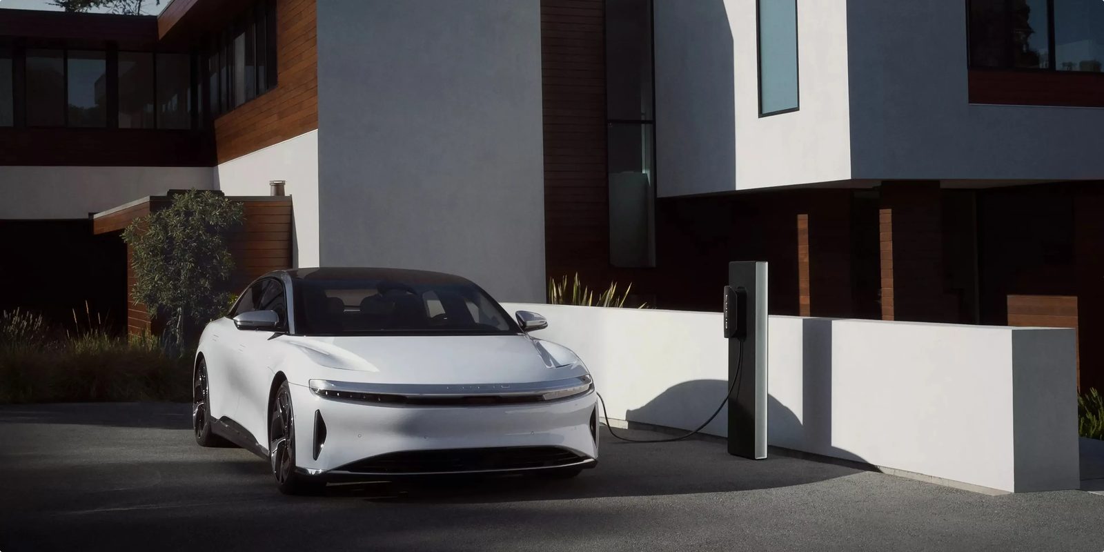 Lucid Air 2025 - exterior, charging, US / global reference market