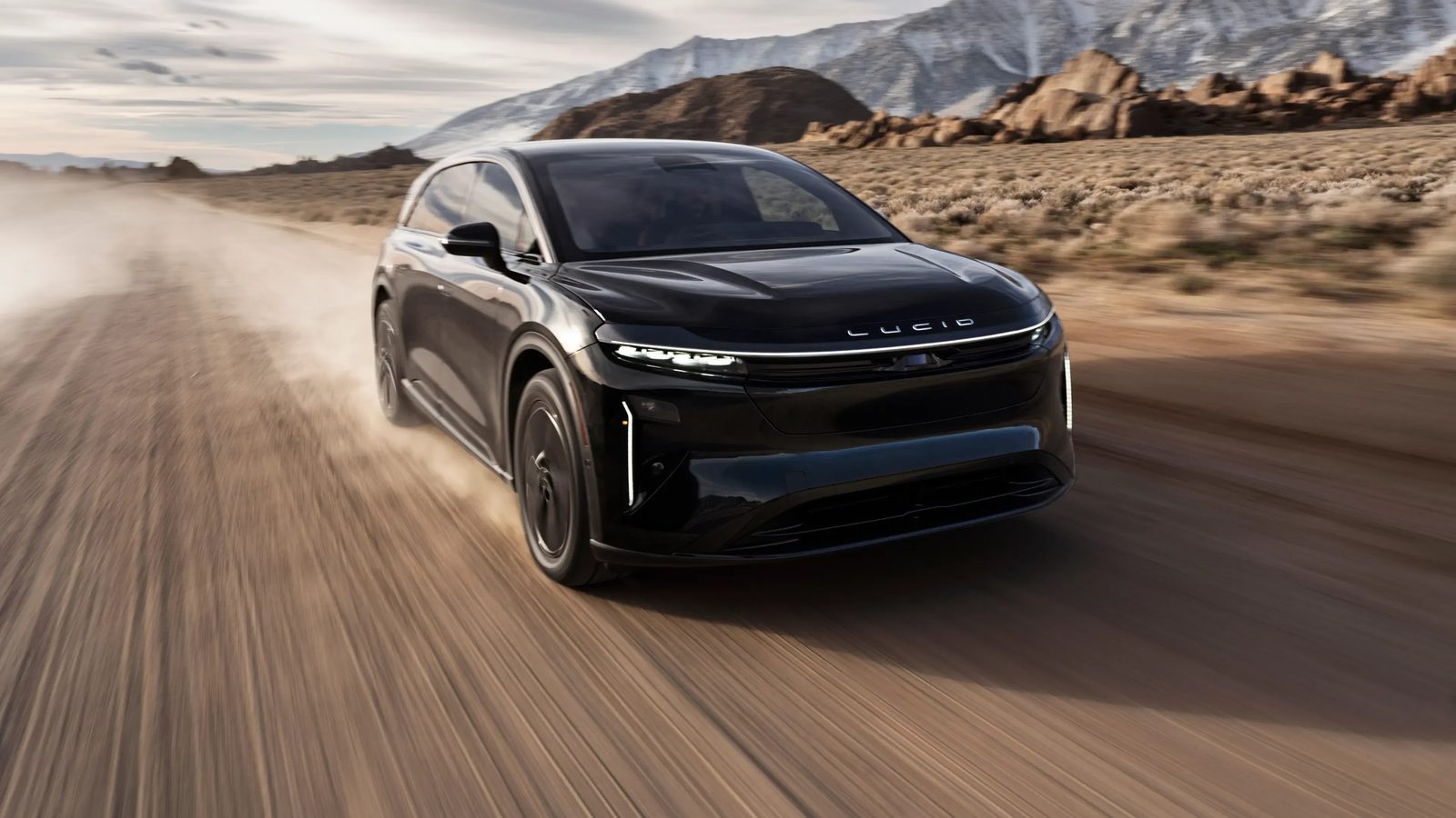 Lucid Gravity 2025 - main model photo, exterior, front three-quarter view, US / global reference market