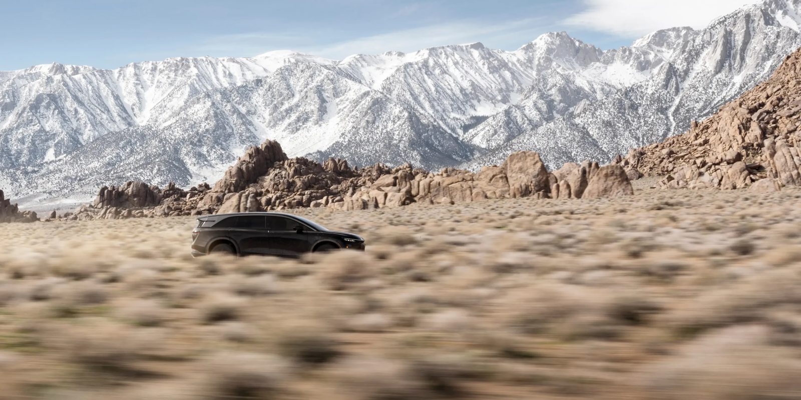 Lucid Gravity 2025 - exterior, side view, US / global reference market