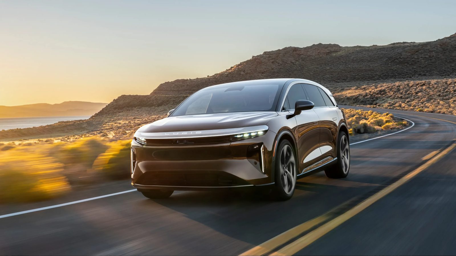 Lucid Gravity 2025 - exterior, front three-quarter view, US / global reference market