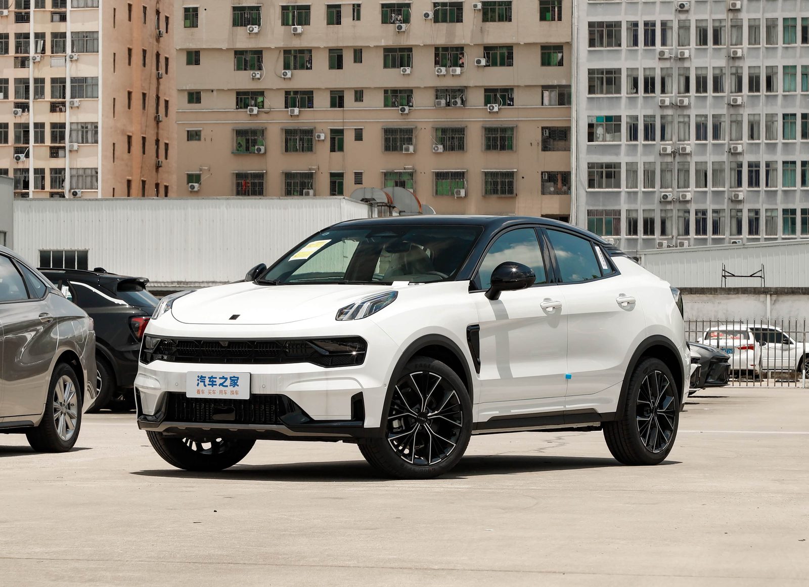 Lynk & Co 05 2023 - exterior, front 3q white, China market