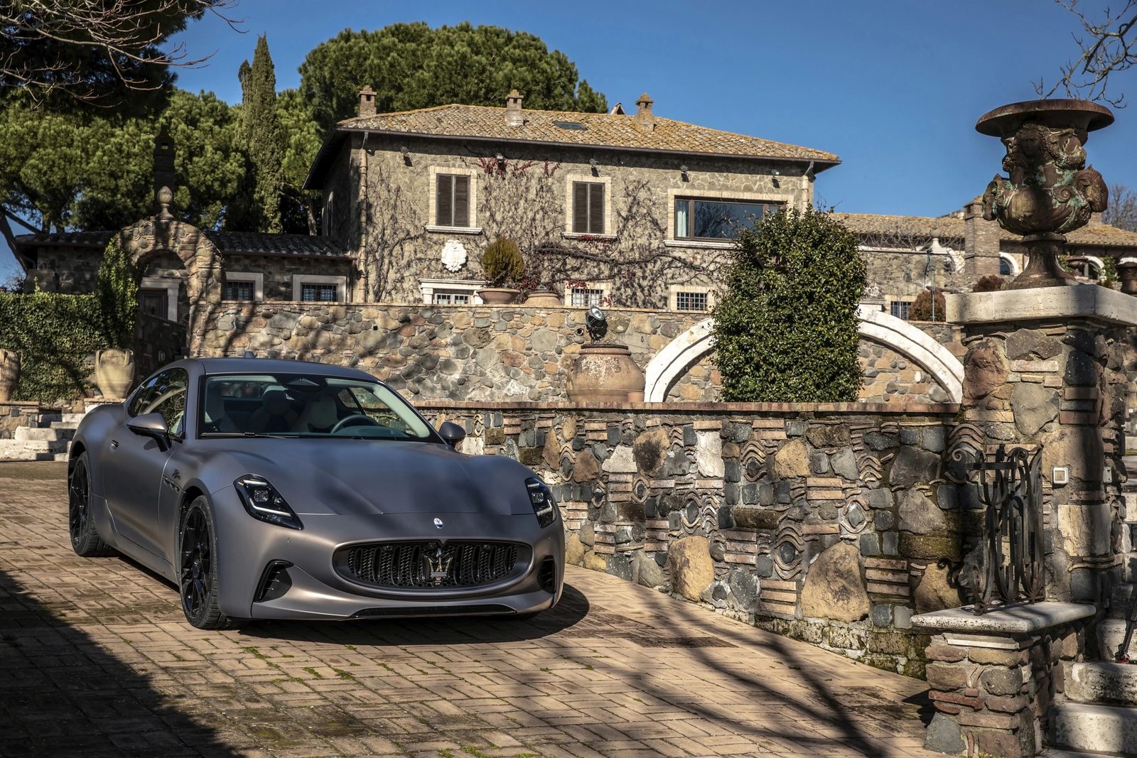 Maserati GranTurismo Folgore 2024 - exterior, front 3q villa, Global / EV Query only market