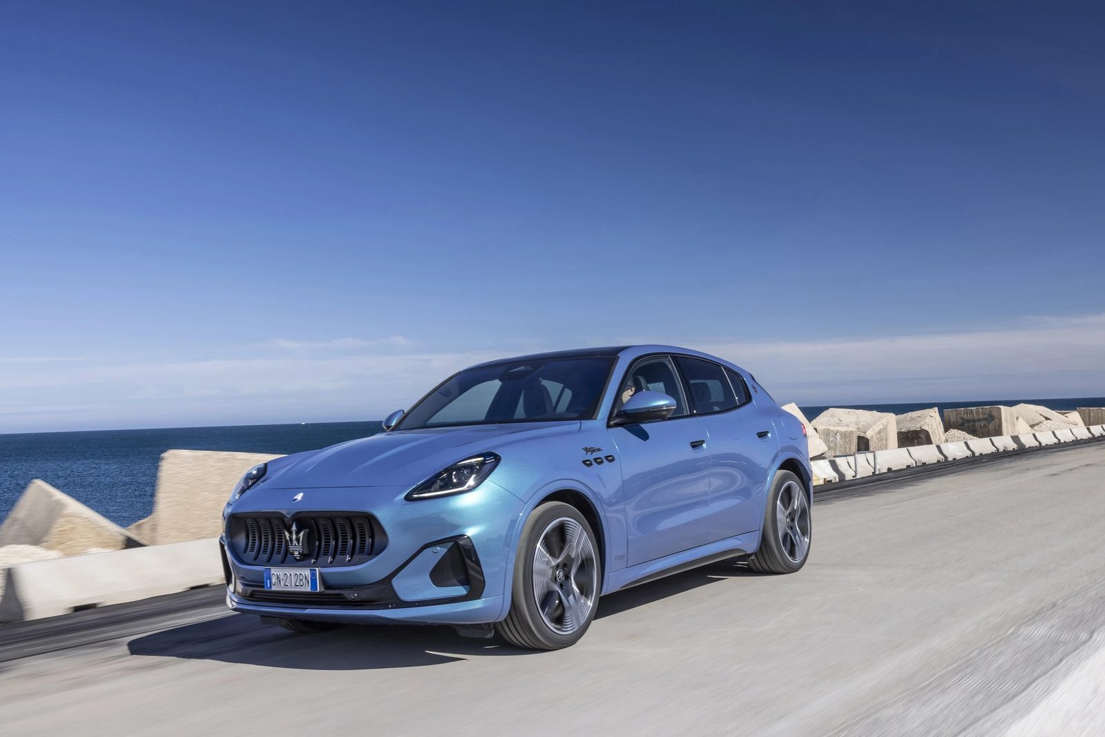 Maserati Grecale Folgore 2024 - exterior, front 3q road, Global / EV Query only market