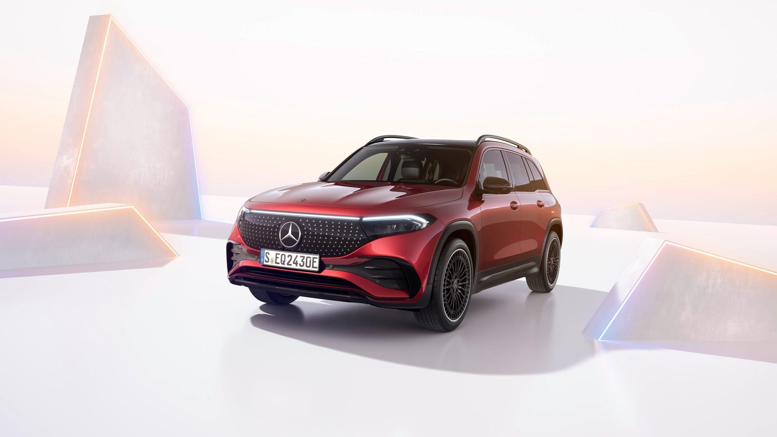 Mercedes-Benz EQB 2024 - exterior, front three-quarter view, US market