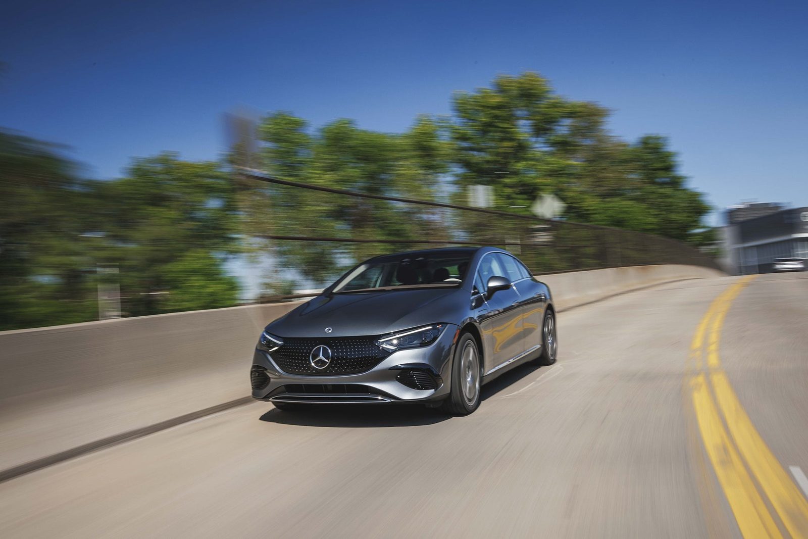 Mercedes-Benz EQE 2023 - exterior, front three-quarter view, US market
