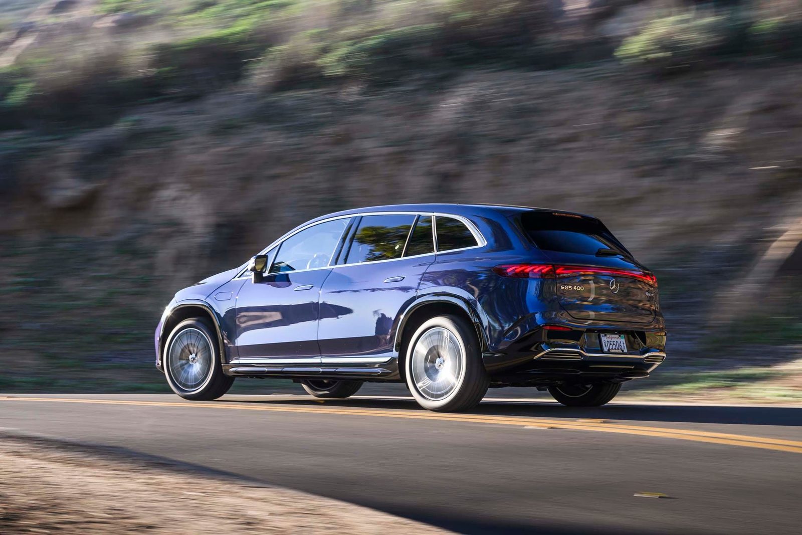 Mercedes-Benz EQS SUV 2026 - exterior, side view, US market