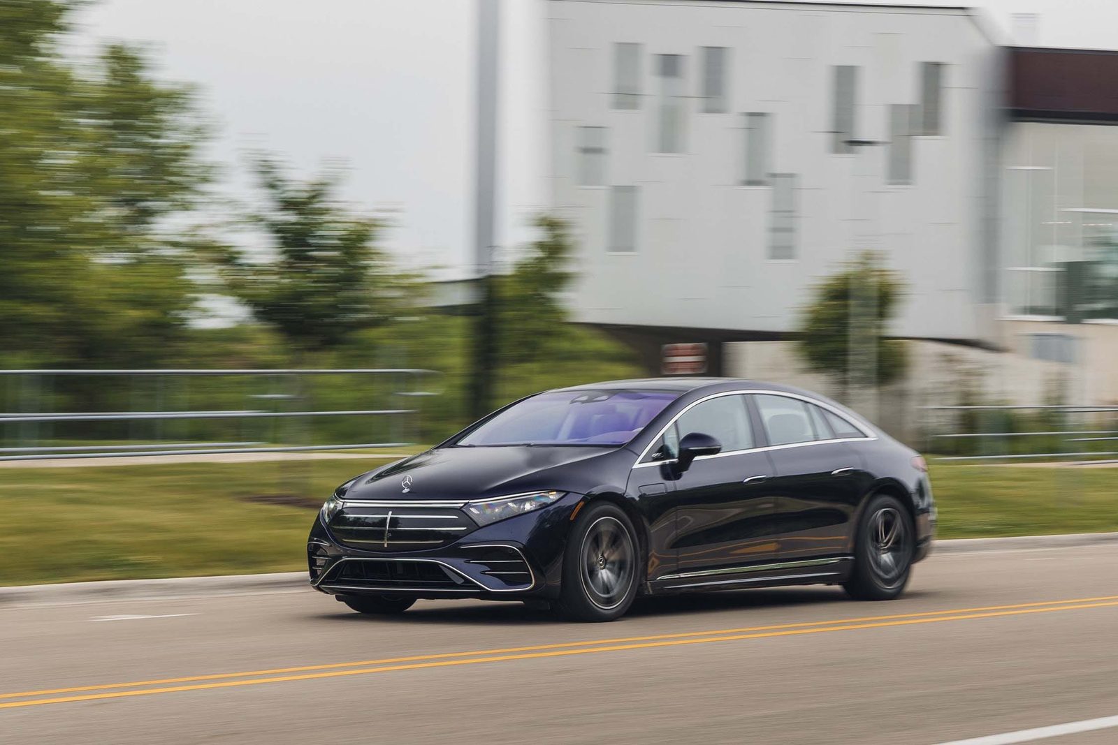 Mercedes-Benz EQS 2025 - exterior, front three-quarter view, US market