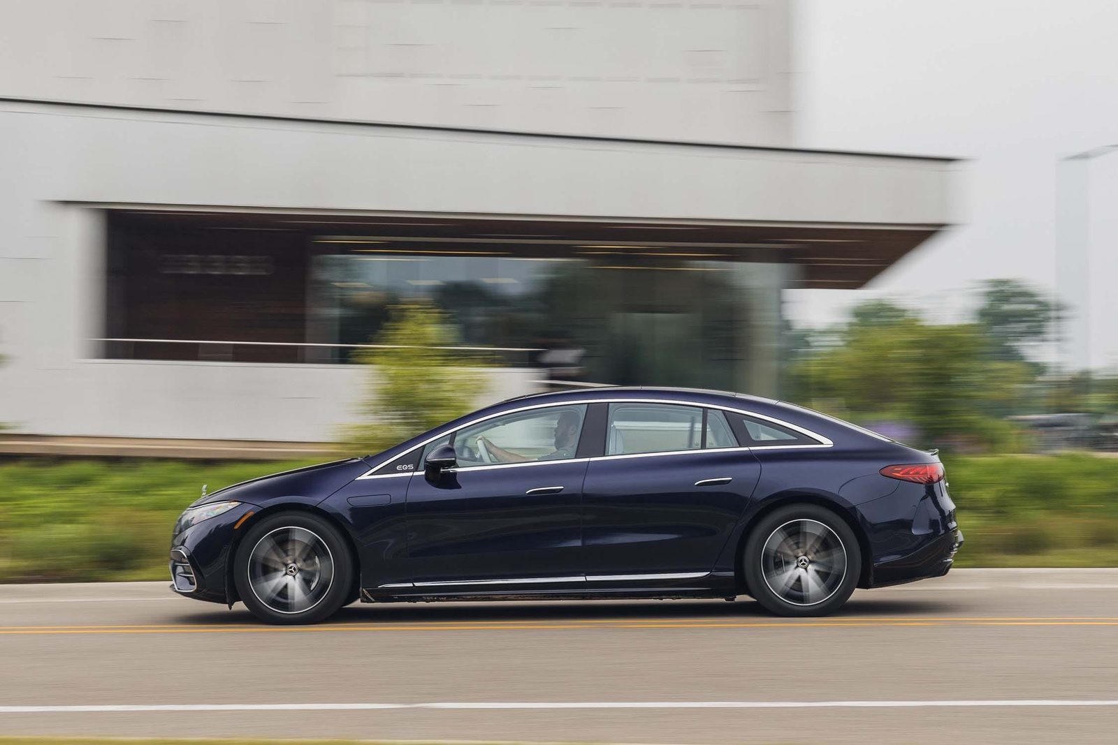 Mercedes-Benz EQS 2025 - exterior, side view, US market
