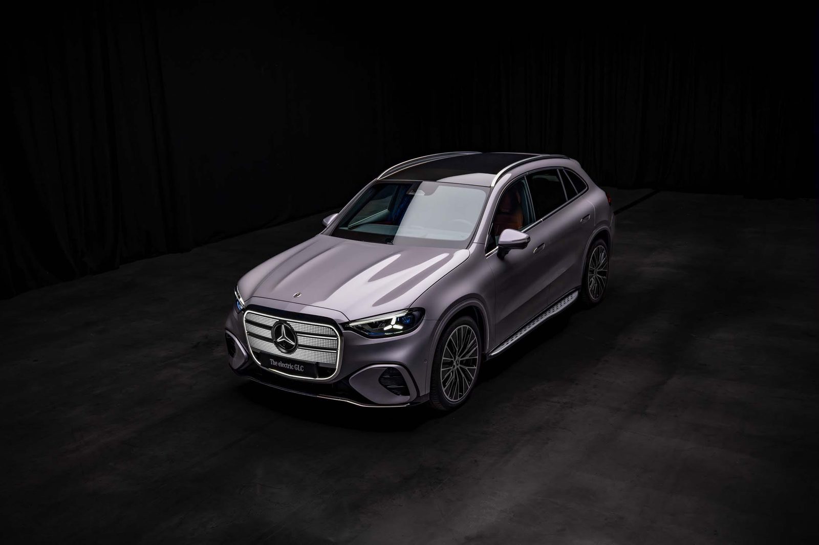 Mercedes-Benz GLC EV 2026 — главное фото модели, экстерьер, вид спереди 3/4, рынок global/China pre-sale reference