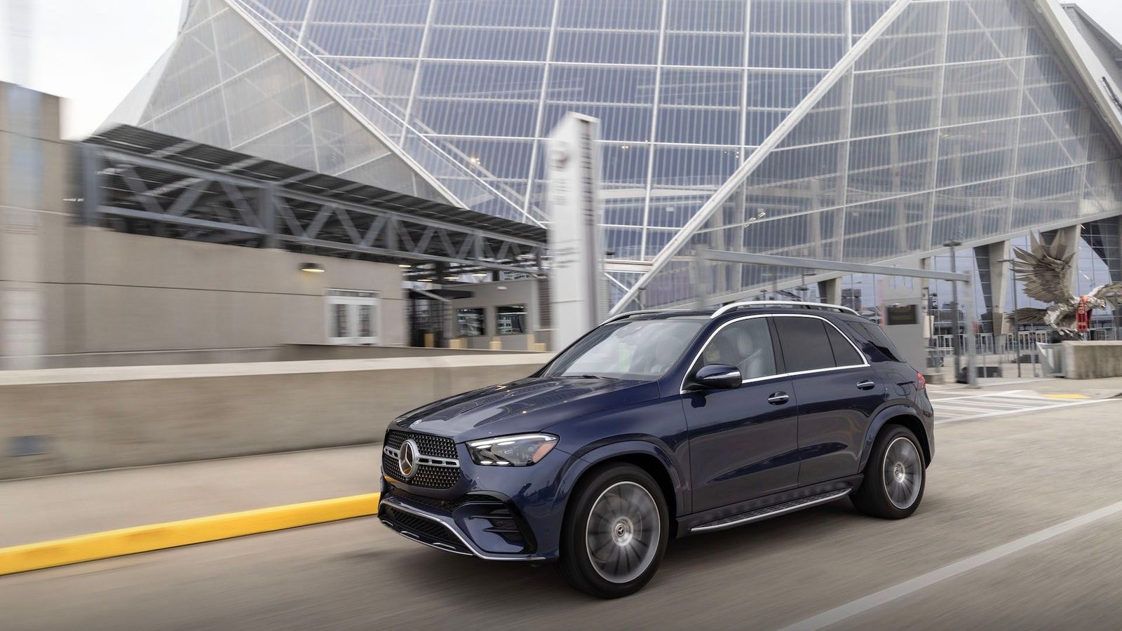 Mercedes-Benz GLE PHEV 2024 - exterior, front three-quarter view, US market