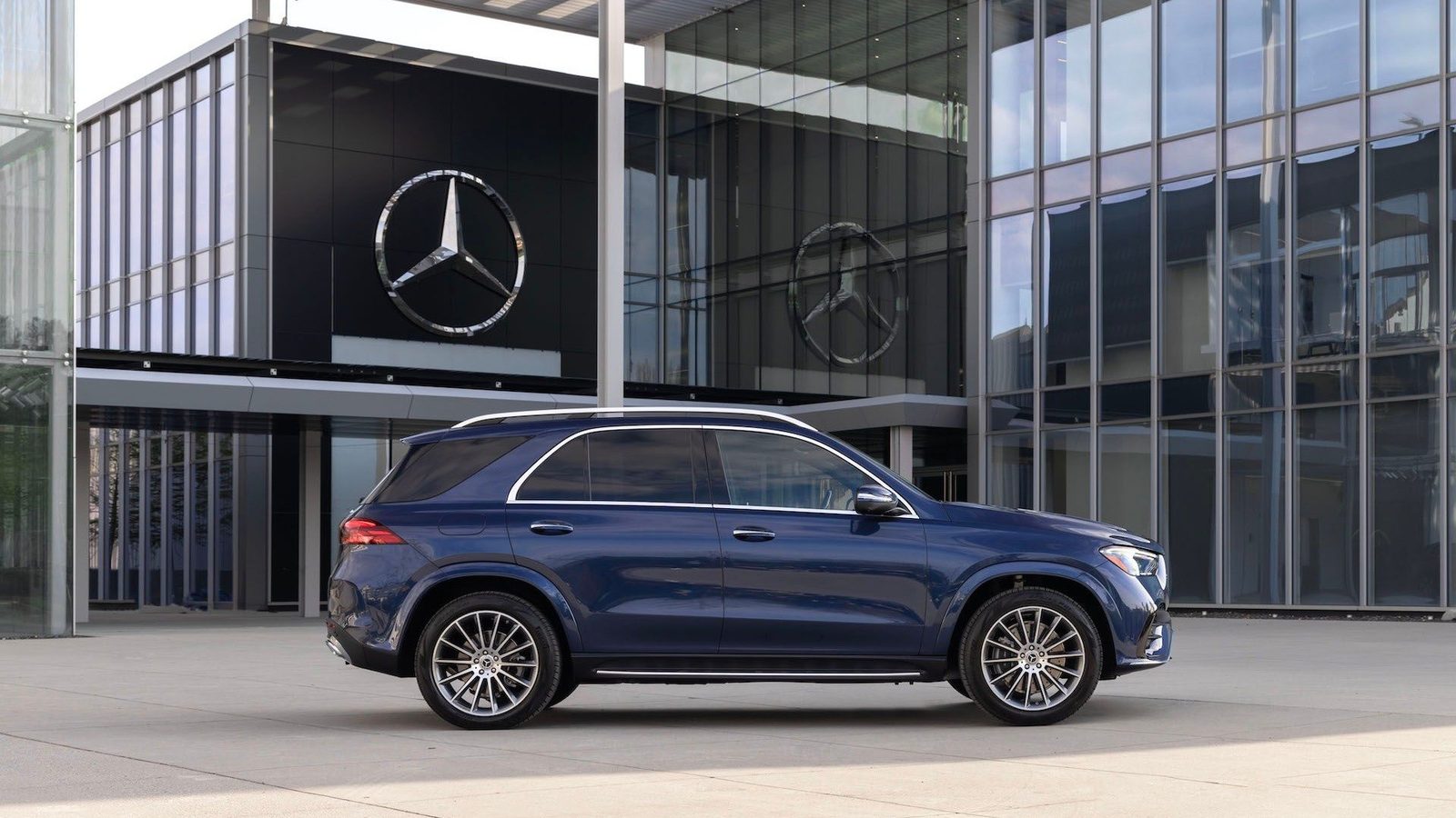 Mercedes-Benz GLE PHEV 2024 - exterior, side view, US market
