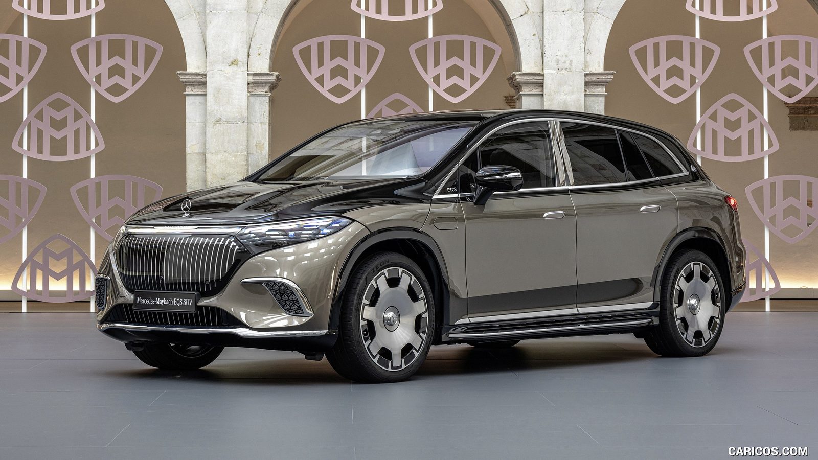 Mercedes-Benz Maybach EQS SUV 2024 - exterior, front three-quarter view, Global market