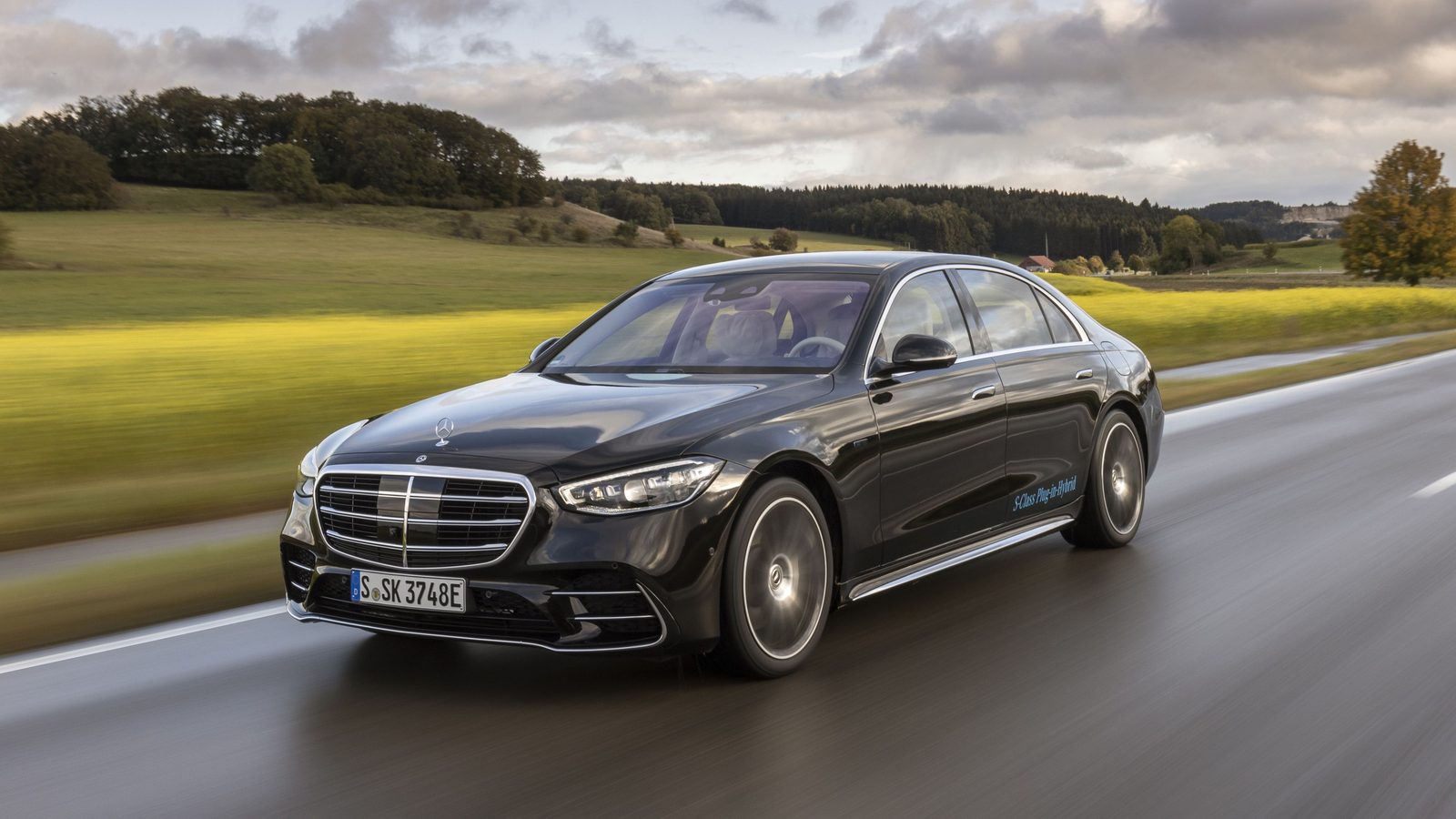 Mercedes-Benz S-Class PHEV 2022 - exterior, front three-quarter view, Europe market