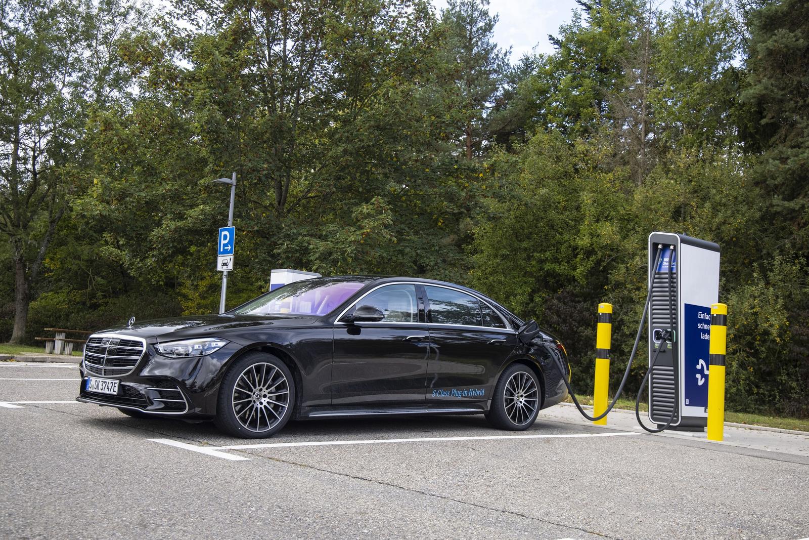 Mercedes-Benz S-Class PHEV 2022 - exterior, charging, Europe market