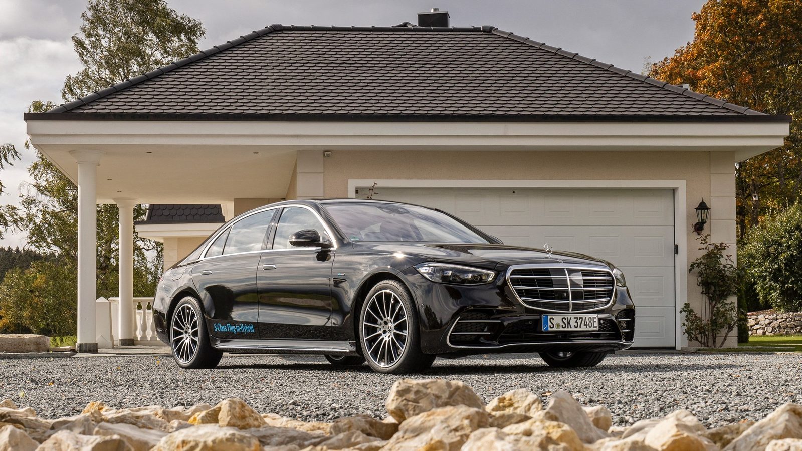 Mercedes-Benz S-Class PHEV 2022 - exterior, front three-quarter view, Europe market