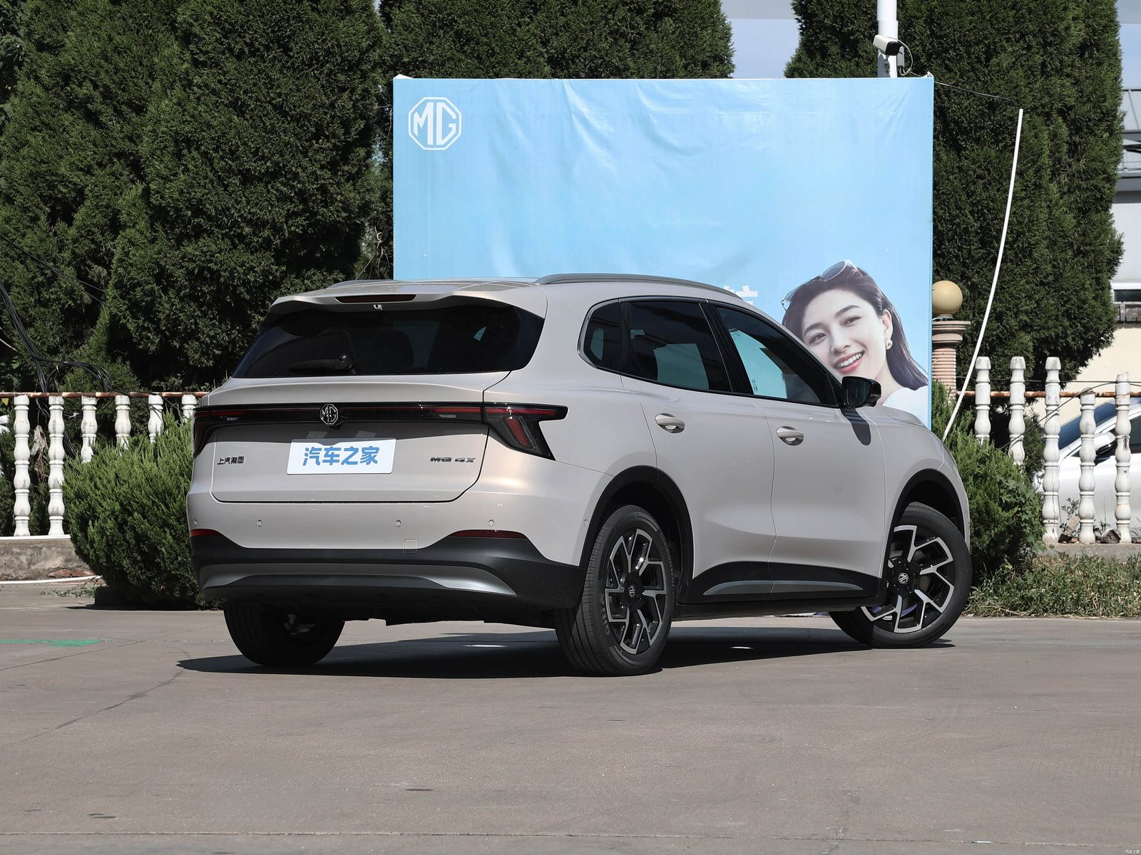 MG 4X 2026 - exterior, rear three-quarter view, China market