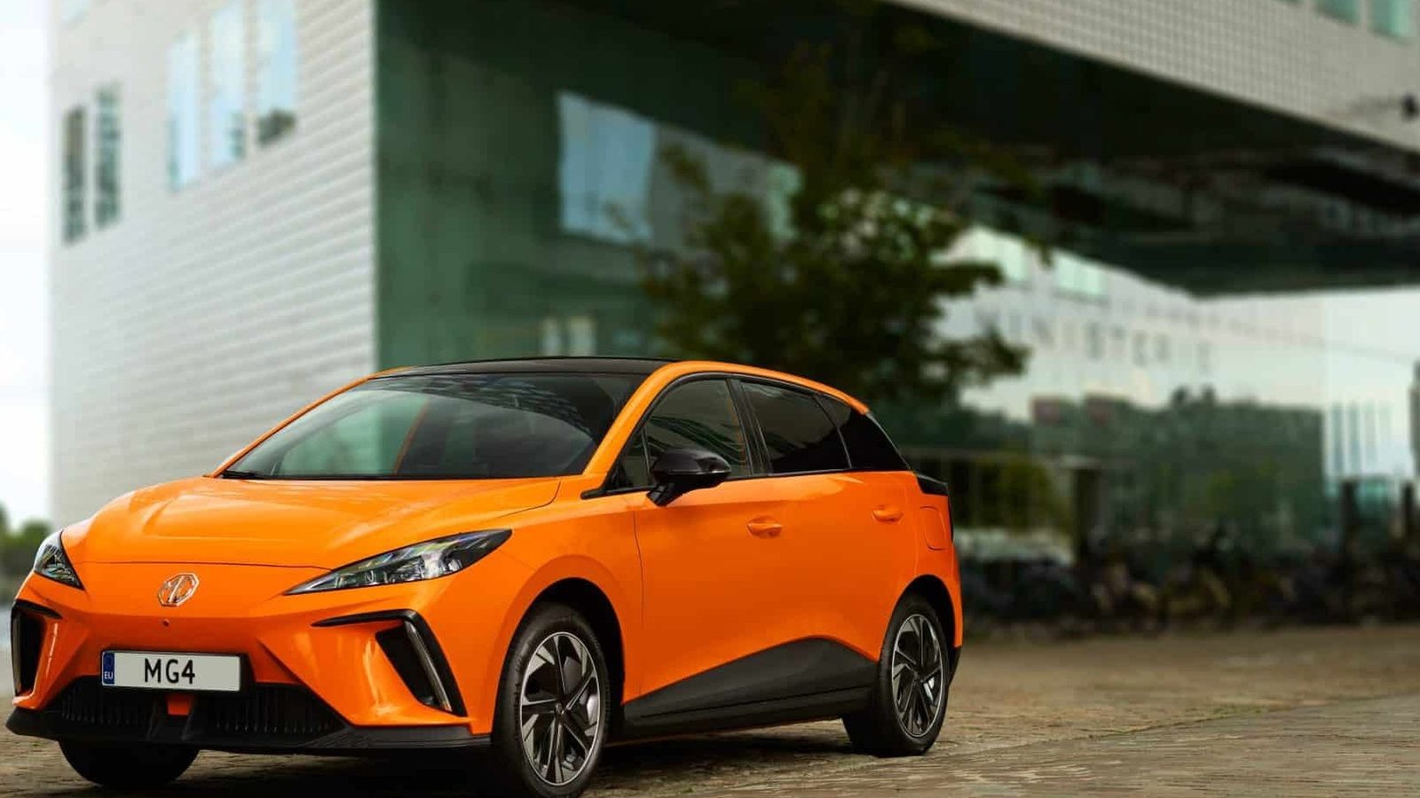 MG4 EV 2026 - exterior, front three-quarter view