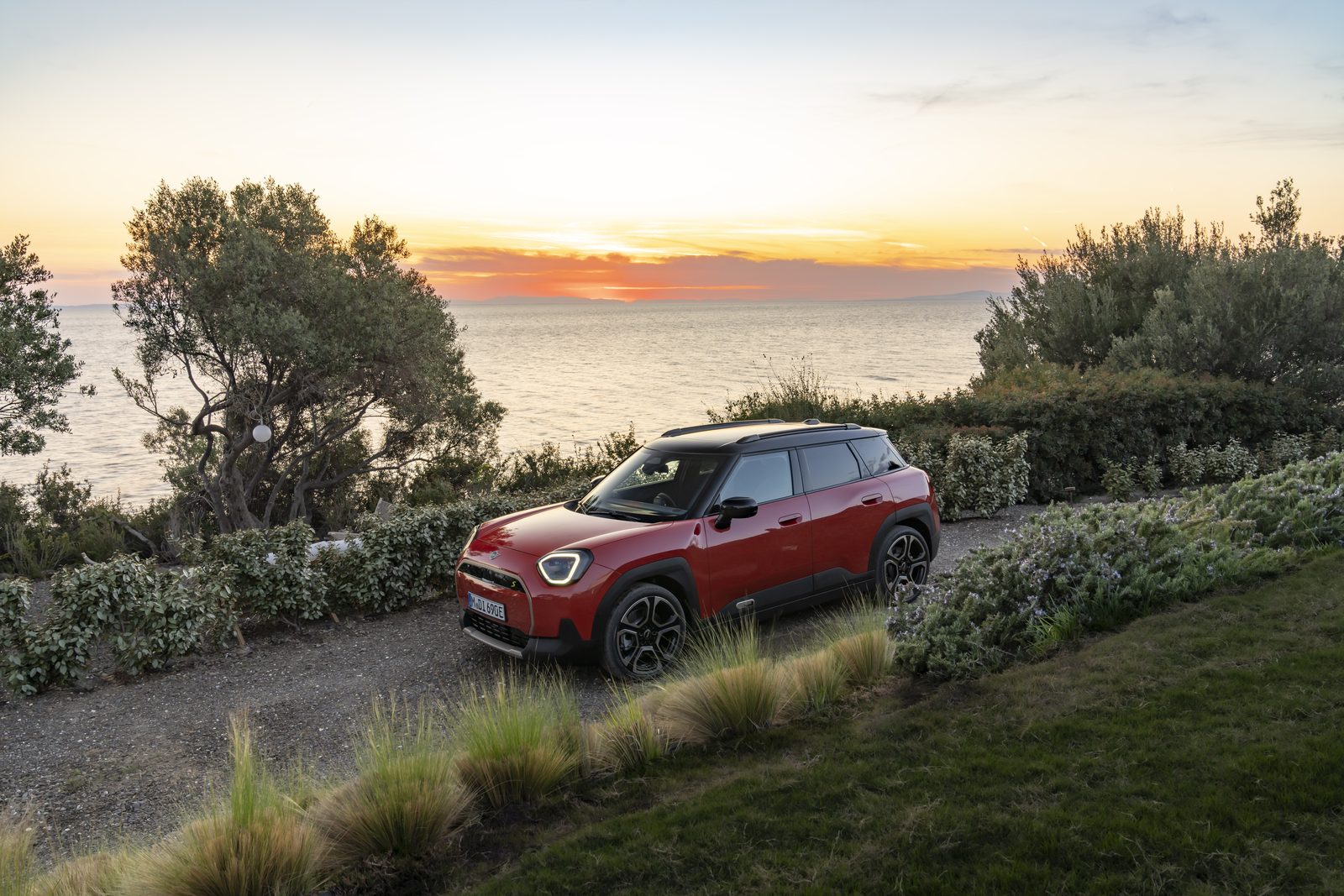 Mini Aceman 2024 - exterior, scenic front three quarter, Europe market