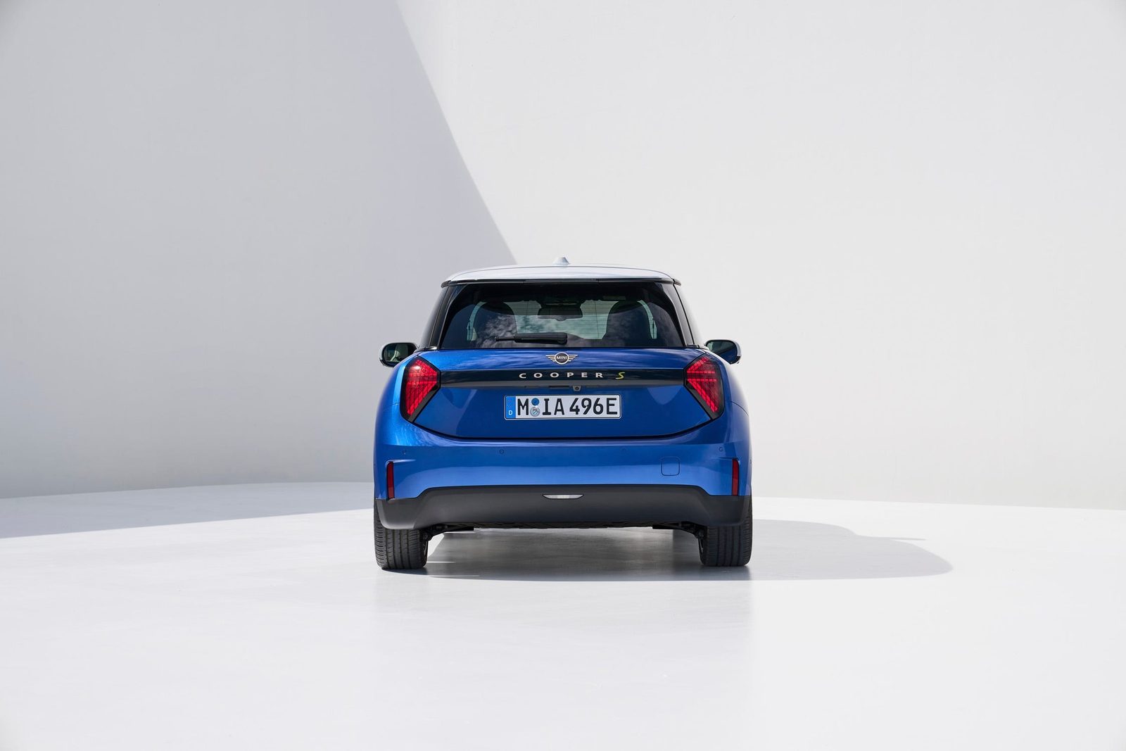 Mini Cooper Electric 2025 — экстерьер, вид сзади, рынок Europe