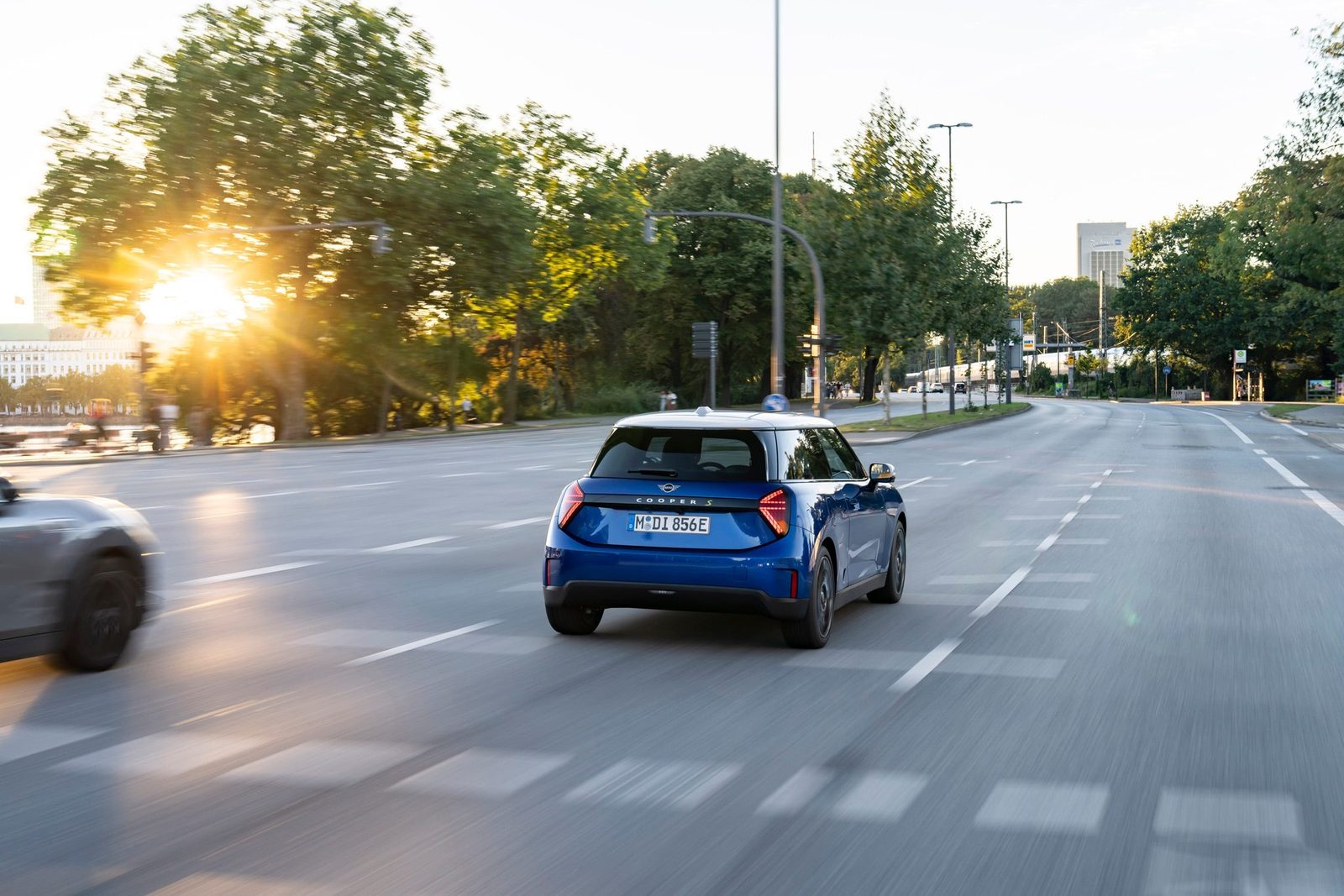 Mini Cooper Electric 2025 — экстерьер, rear city, рынок Europe
