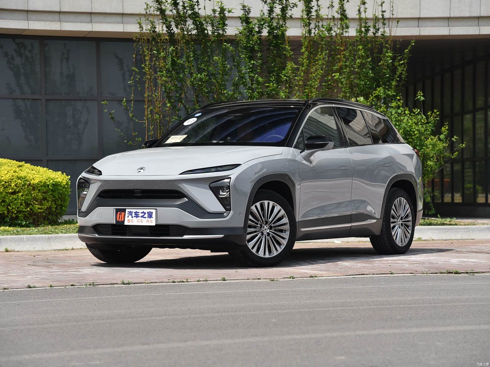 NIO ES6 First Generation 2019 - main model photo, exterior, front three-quarter view, China exact-trim generation reference market